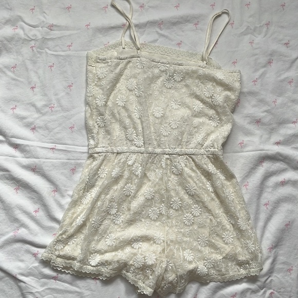 White/Crème Lace Romper Aerie - Picture 2 of 4